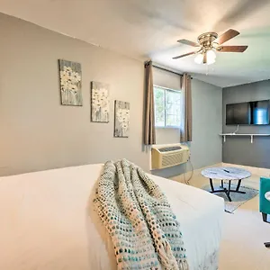 Holiday home Vegas Getaway With Patio About 3 Mi To Strip!, Las Vegas