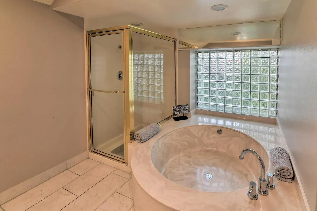 Las Vegas House With Pool And Hot Tub - 1 Mi To Strip! Villa Holiday home